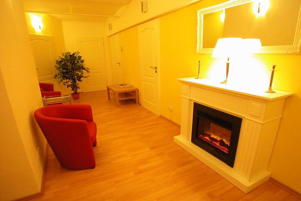 Budgetrooms - Souterrain-Private Rooms & Kitchen มานไฮม์ ภายนอก รูปภาพ